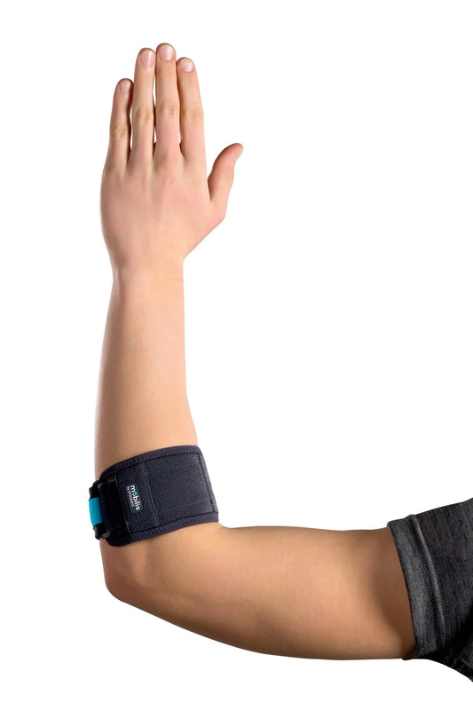 Mobilis EpiBand Ellenbogenspange, Seitenansicht am Ellbogen – Pelotte entlastet Sehnenansätze