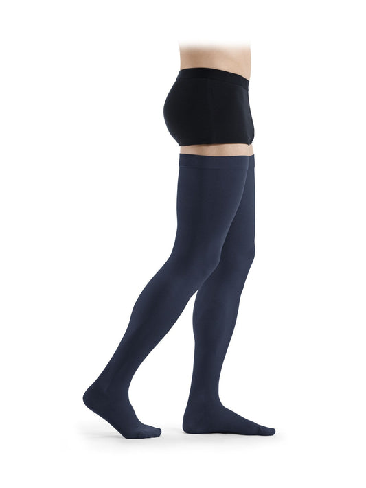 Sigvaris Essential COMFORTABLE Schenkelstrumpf in marineblau, blickdicht und weich - position 1