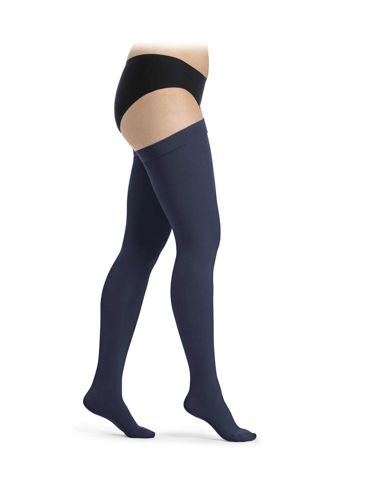 Sigvaris Essential COMFORTABLE Schenkelstrumpf in marineblau, blickdicht und weich - position 4