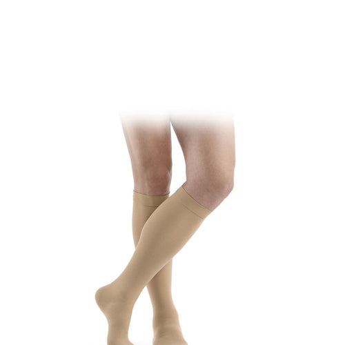 Sigvaris Essential CLASSICAL Kniestrümpfe in karamell hellbraun, blickdicht und mit Microfaser für hohen Tragekomfort - position 1