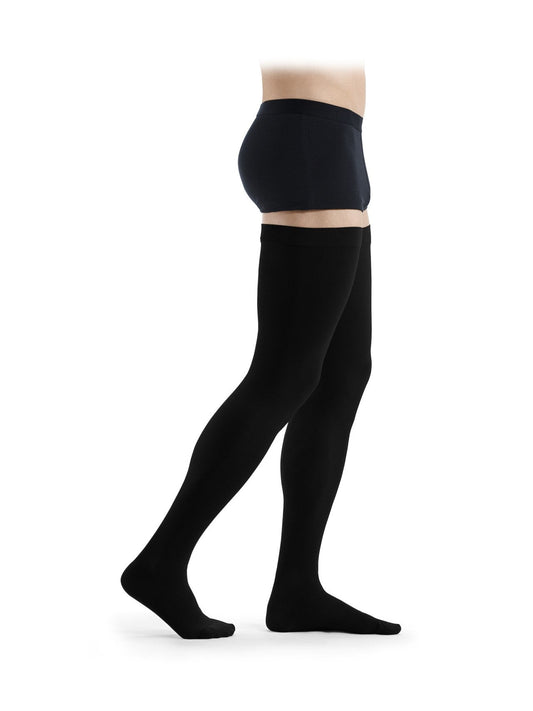 Sigvaris Essential COMFORTABLE Schenkelstrumpf in Schwarz, blickdicht und weich, seitliche Ansicht - position 1