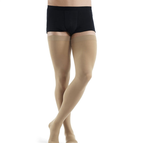 Sigvaris Essential COMFORTABLE Schenkelstrumpf in karamell hellbraun, seitliche Ansicht - position 2